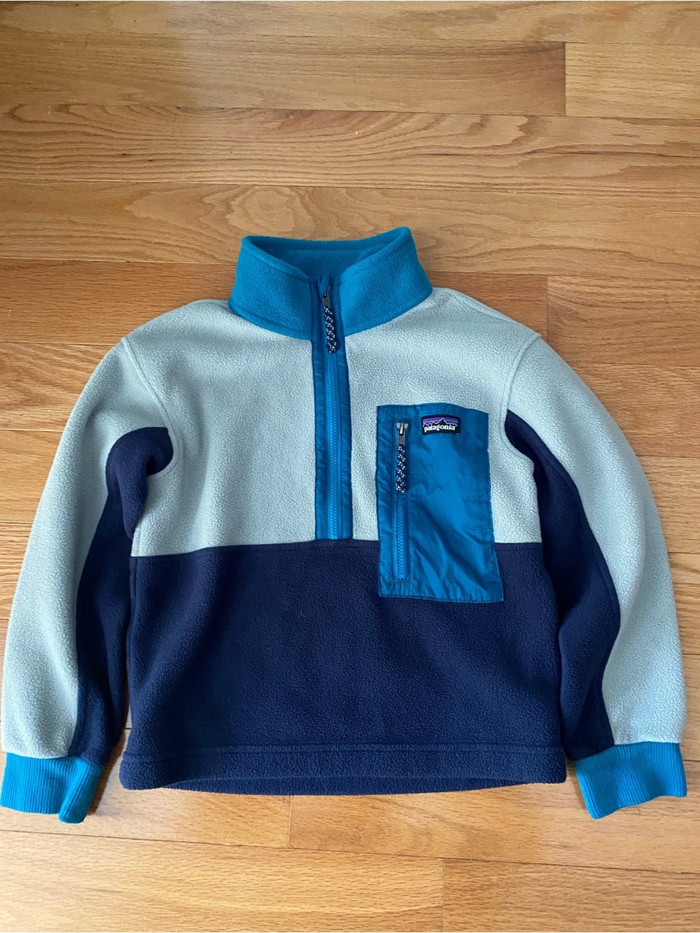 Patagonia Kids Two-Tone Light Blue and Navy Half-Zip Fleece - Size XS